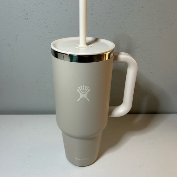 Hydro Flask Beige Mug with Handle and Straw - Picture 1 of 1